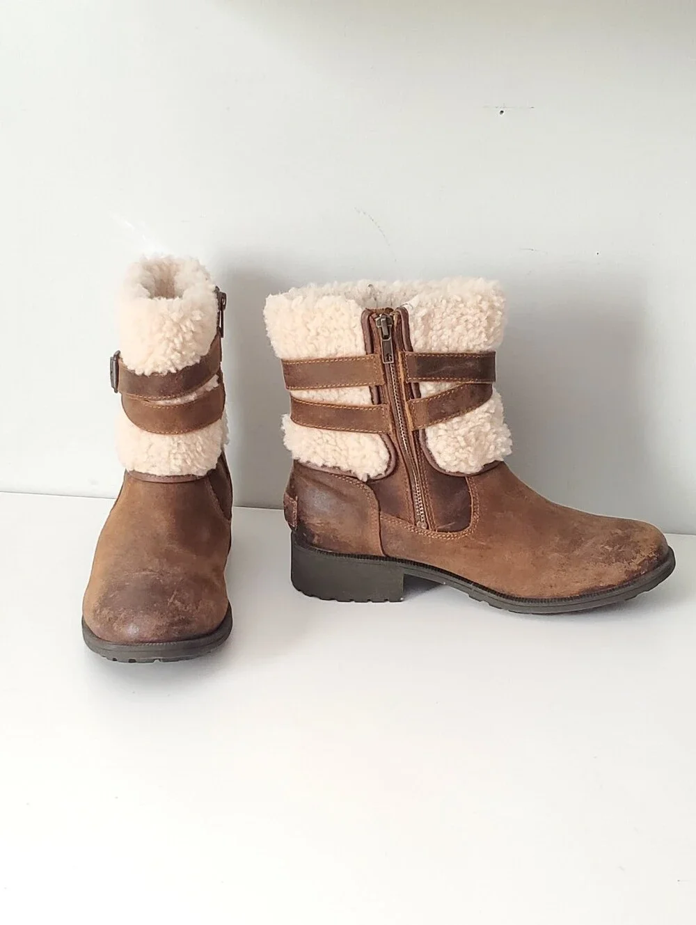 UGG Women's Australia Chestnut Leather Shearling Buckle Ankle Boots Size 9